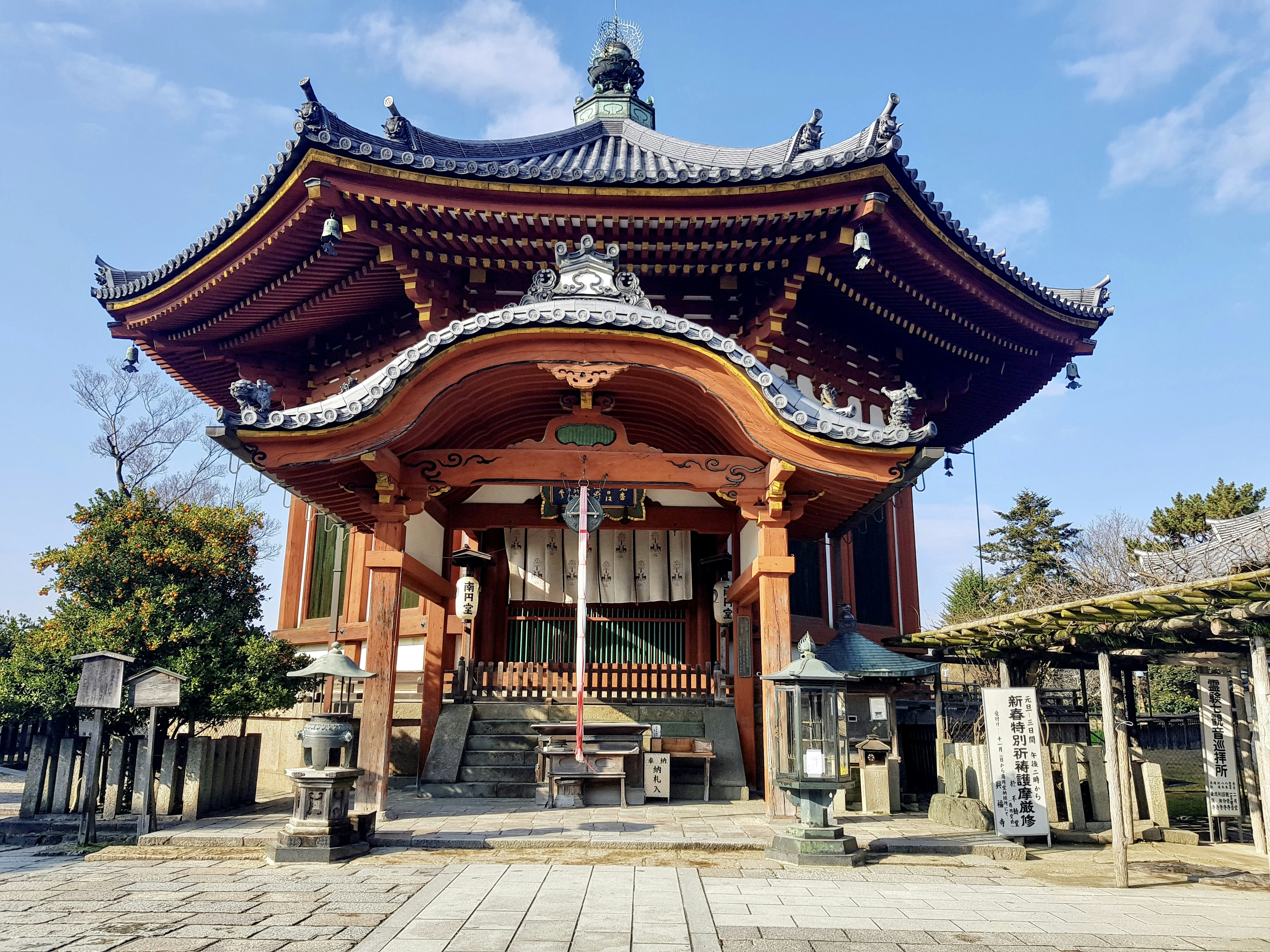 This photo portrays nan'en-dō, one of the buildings inside the Kōfuku-ji temple in Nara, Japan. The photo has been taken on 23 december 2019